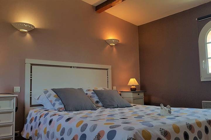 Location de vacances pour 2 personnes, avec jardin ainsi que terrasse et piscine à Puygouzon - 3