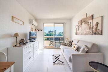 Gîte pour 3 personnes, avec balcon dans Plage de la Peguiere