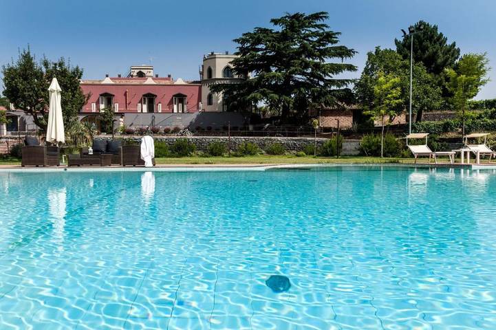 Villa per 16 persone, con Balcone e Idromassaggio nonché Terrazza e Giardino a Trecastagni