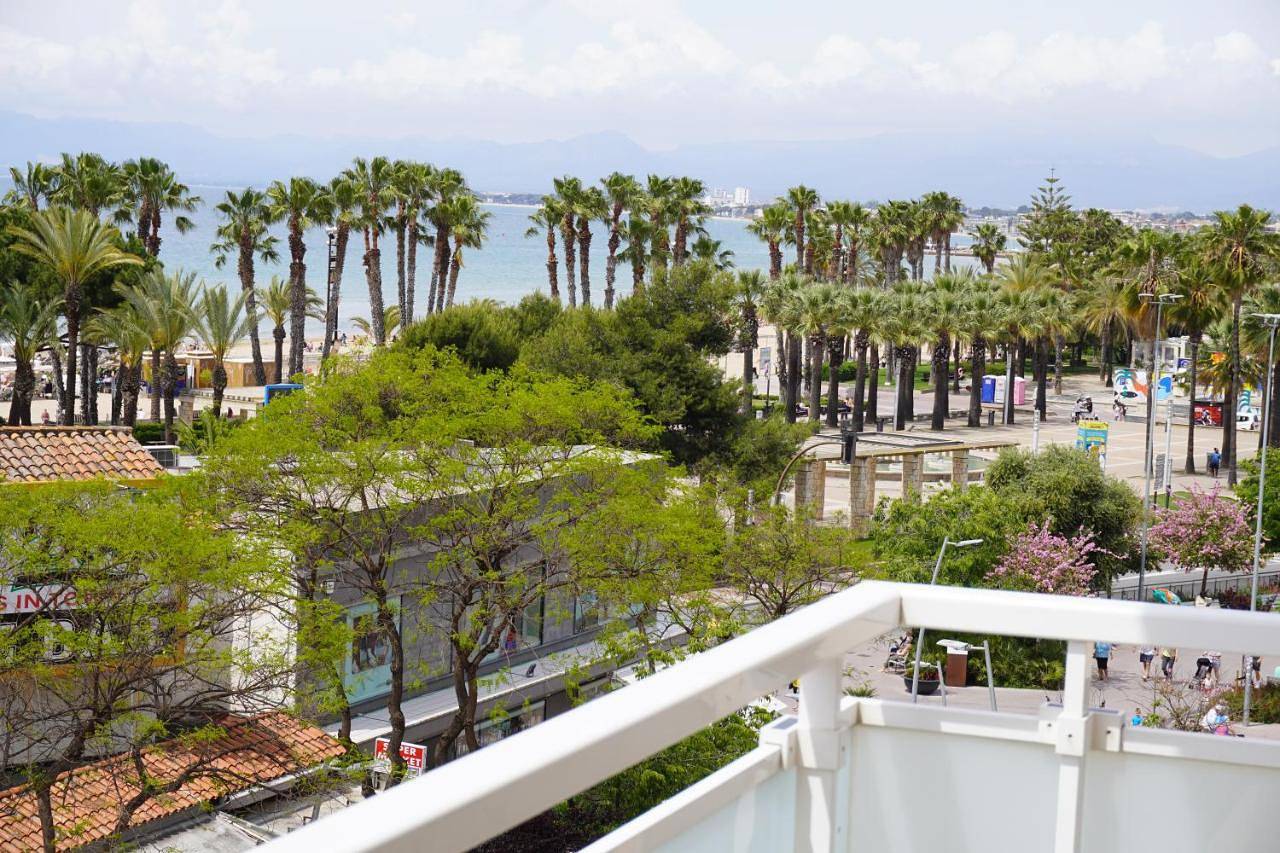 Deluxe Double Room with Side Sea View in Salou, Costa Dorada