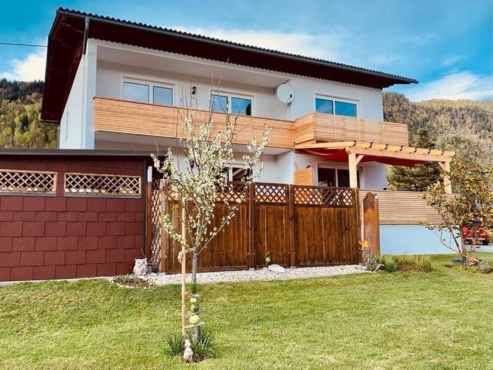 Ferienwohnung für 3 Personen, mit Balkon und Terrasse sowie Garten und Seeblick