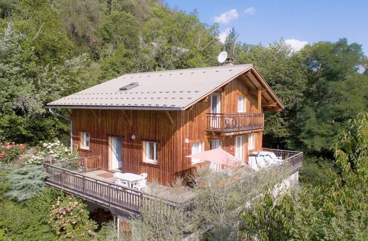 Chambre d’hôte pour 2 personnes, avec Terrasse et Jacuzzi ainsi que Jardin et Sauna à Allos