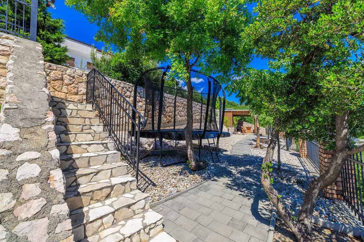 Ganze Ferienwohnung, Ferienwohnung mit Wellness und Swimmingpool zur gemeinsamen Nutzung  in Novi Vinodolski, Primorje-Gorski Kotar