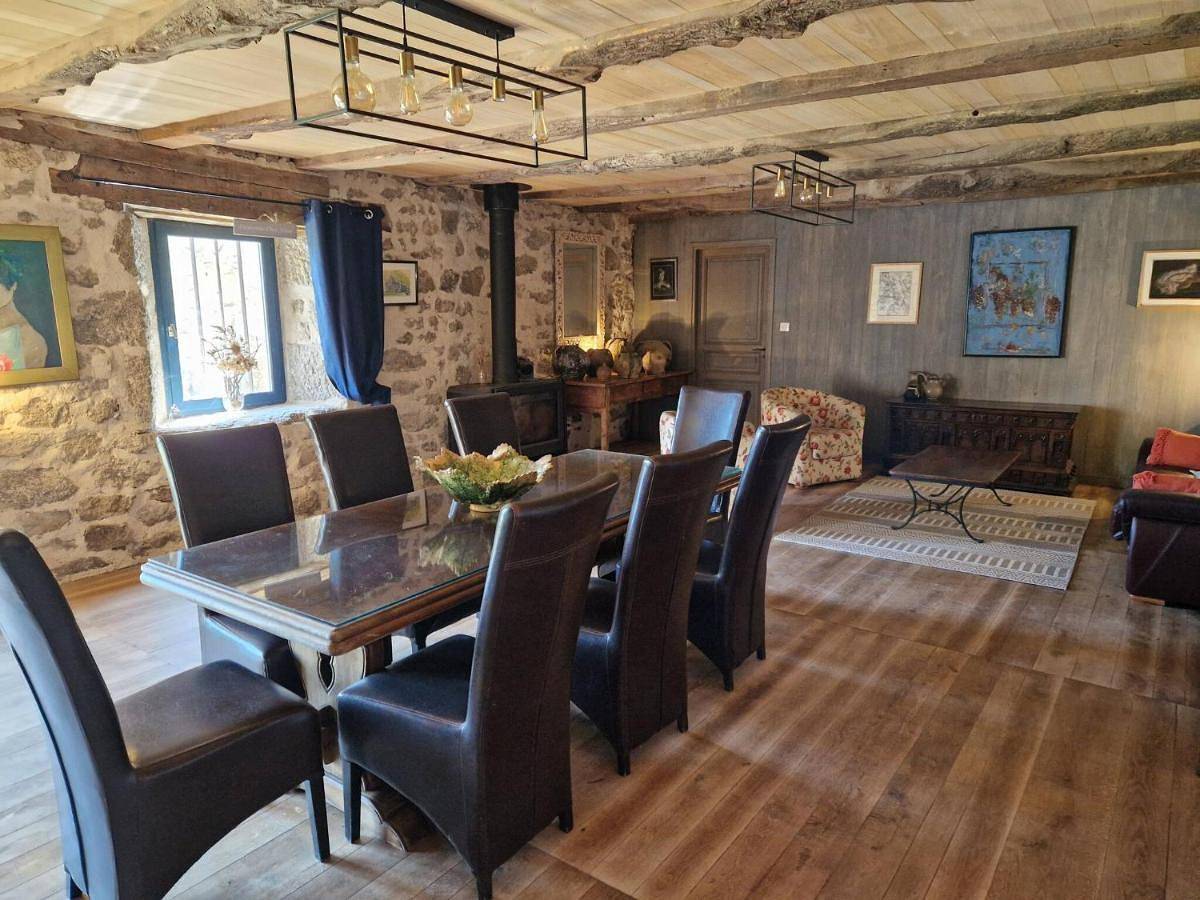 Four-Bedroom House in Florentin-la-Capelle, Parc naturel régional de l'Aubrac