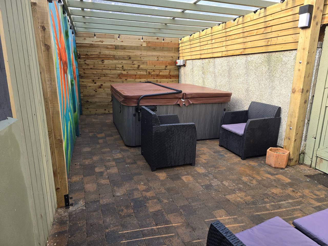Eden Rose 2-Bed Cottage, Sleeps 4 with Hot Tub in Morecambe, Lancashire