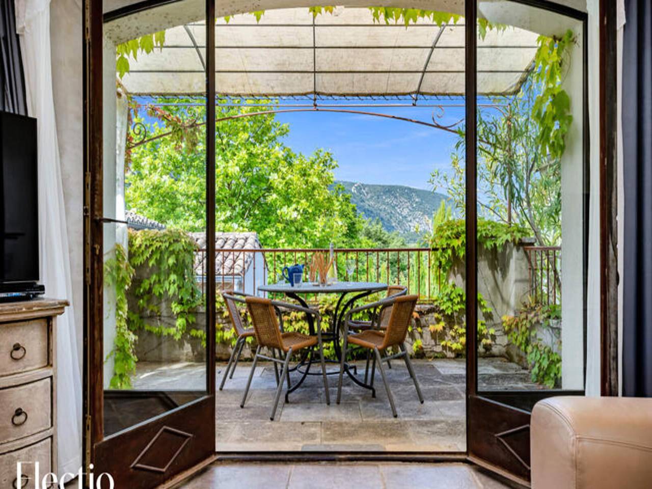 Appartement entier, Appartements pour 4 Personnes in Oppède, Parc naturel régional du Luberon