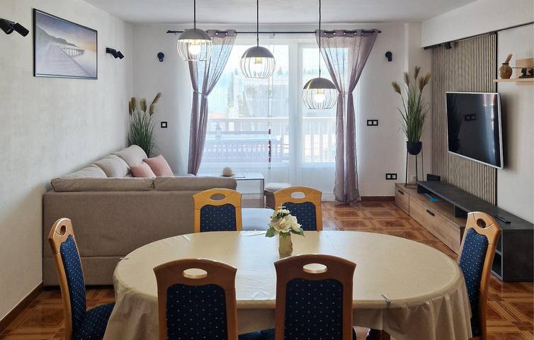 Ferienwohnung für 5 Personen, mit Terrasse und Pool sowie Garten - 1