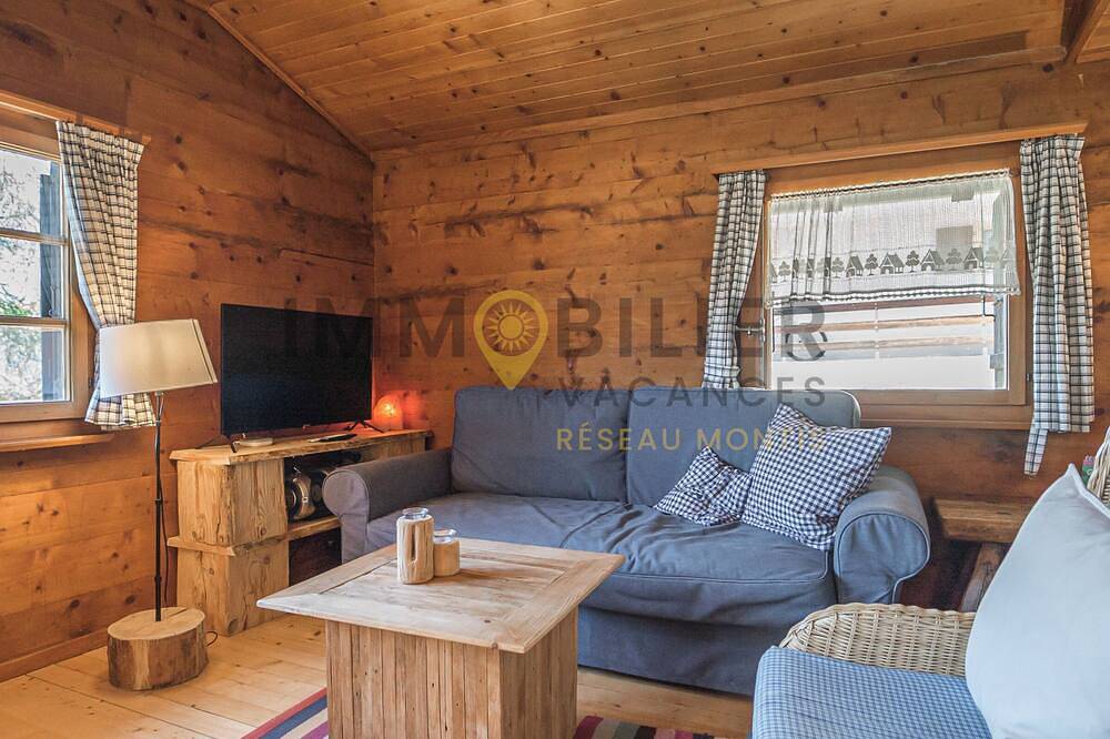 Charmant chalet, à deux pas du village et du bus navette, idéal pour 4 personnes. Très belle vue, or in Chandolin, Anniviers