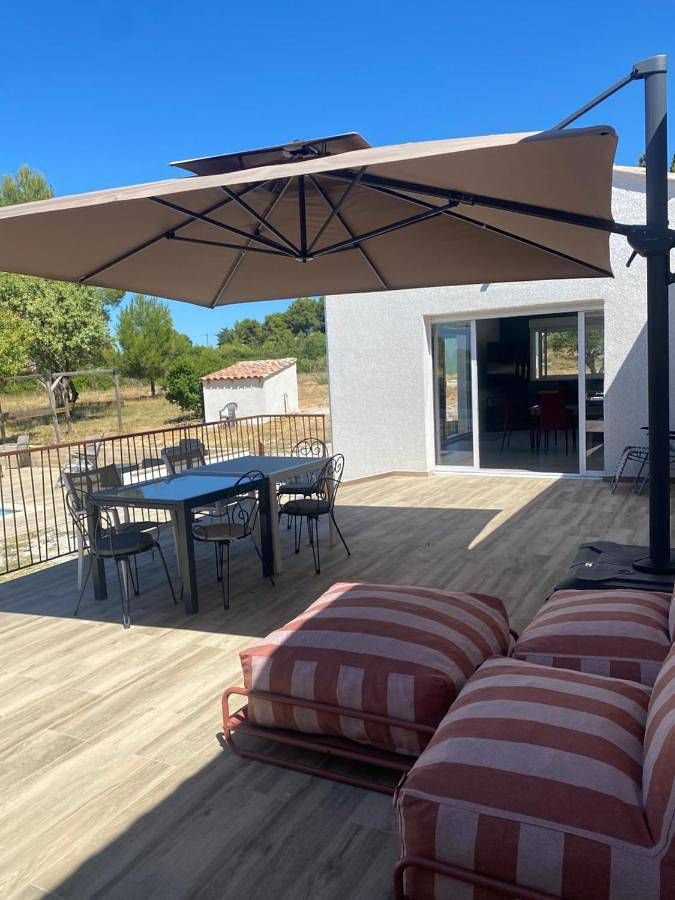Location de vacances pour 12 personnes, avec Terrasse et Jardin ainsi que Piscine et Vue à Saint-Pons-de-Mauchiens - 4