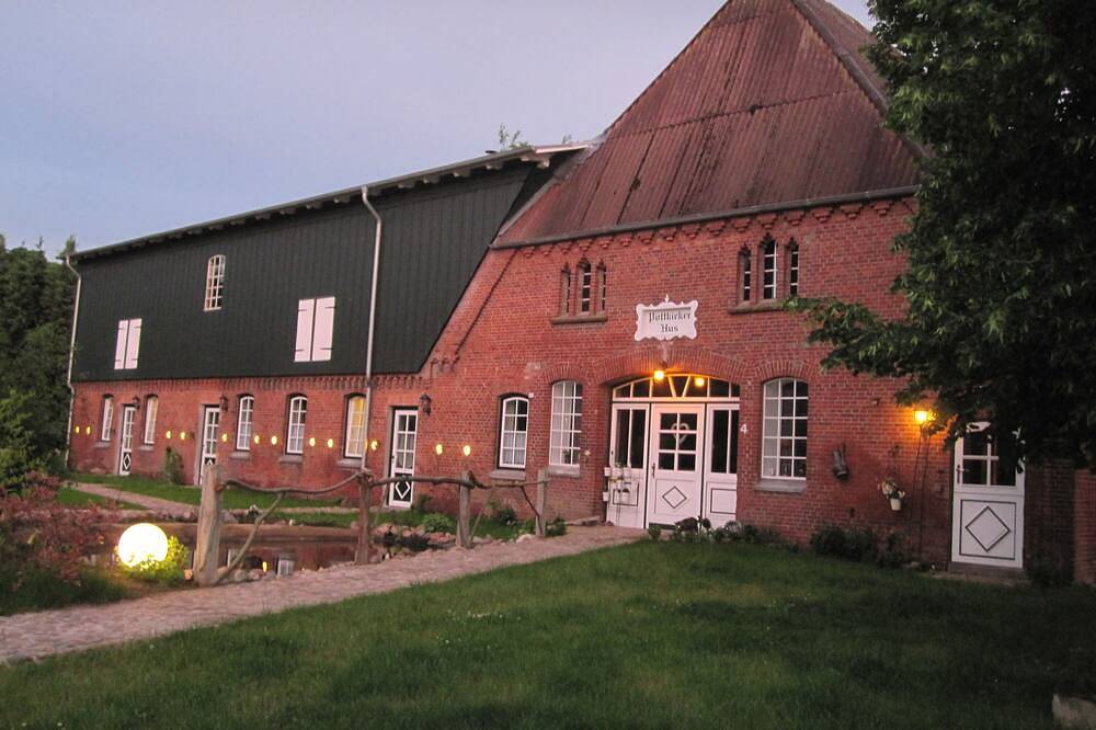 Ganze Wohnung, Feuerstelle- nostalgisch wohnen im Landhaus, mit Kamin, Terrasse und viel Platz in Luhnstedt, Rendsburg-Eckernförde