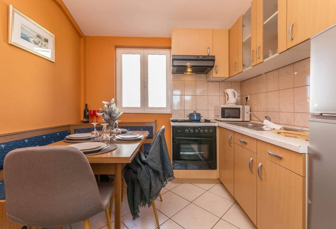 Apartamento entero, Komfortable 60 m²-Wohnung mit Balkon für bis zu 4 Personen in Biograd na Moru, Region de Zadar