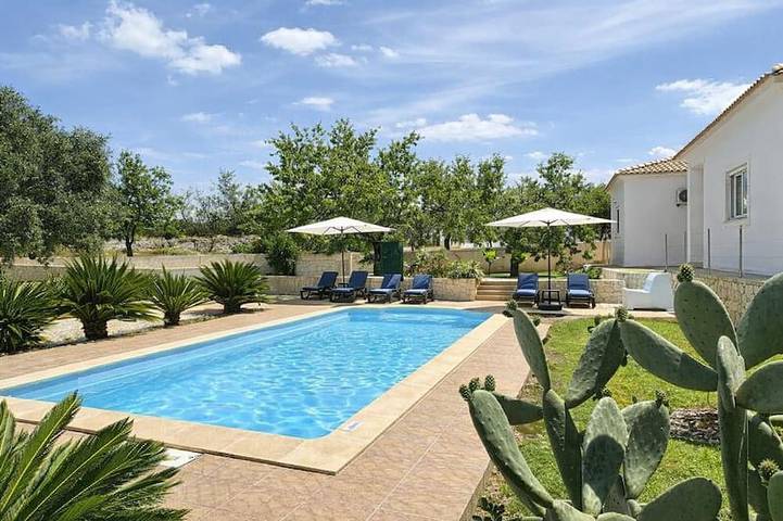 Ferienhaus für 6 Personen, mit Terrasse und Garten