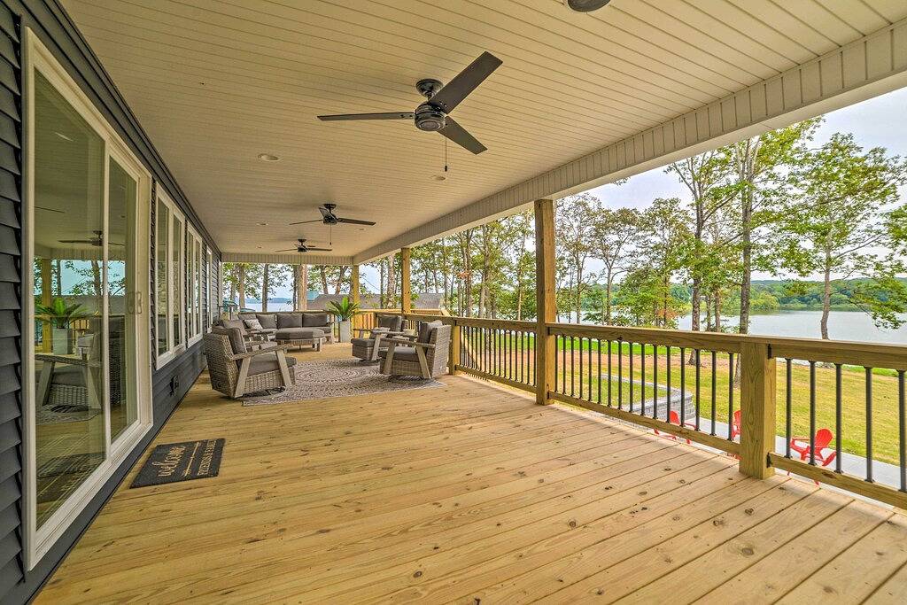 Modern Kentucky Lake Home w/ Deck, Dock, View in Kentucky Lake