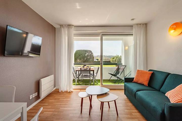 Gîte pour 4 personnes, avec terrasse ainsi que piscine et vue dans Golf d'Ilbarritz - 4
