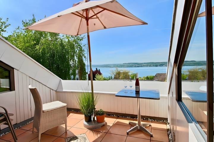 Ferienwohnung für 4 Personen, mit Balkon und Seeblick in Überlingen