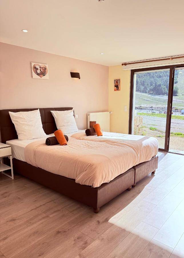 Hôtel pour 2 personnes, avec jacuzzi ainsi que terrasse et sauna à Gréolières - 2