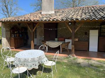 Gîte pour 4 personnes, avec jardin à Réaup-Lisse