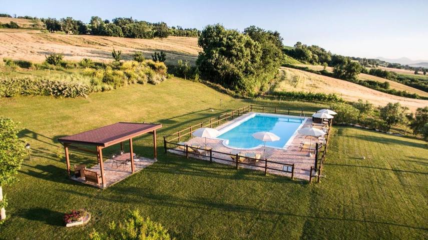 Location de vacances pour 18 personnes, avec jardin ainsi que piscine et jacuzzi à Corinaldo - 2