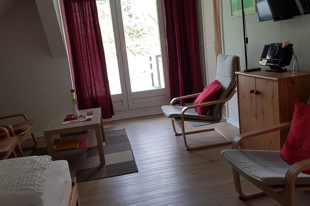 Ganze Wohnung, Apartment 'Wolf' mit privater Terrasse, Gemeinschaftsgarten und Wlan in Neuruppin, Ruppiner Seenland
