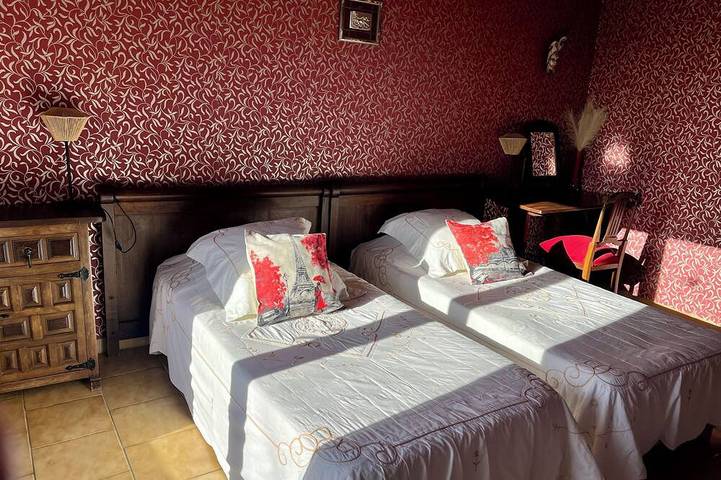 Location de vacances pour 15 personnes, avec terrasse et jardin, animaux acceptés à Courzieu - 3