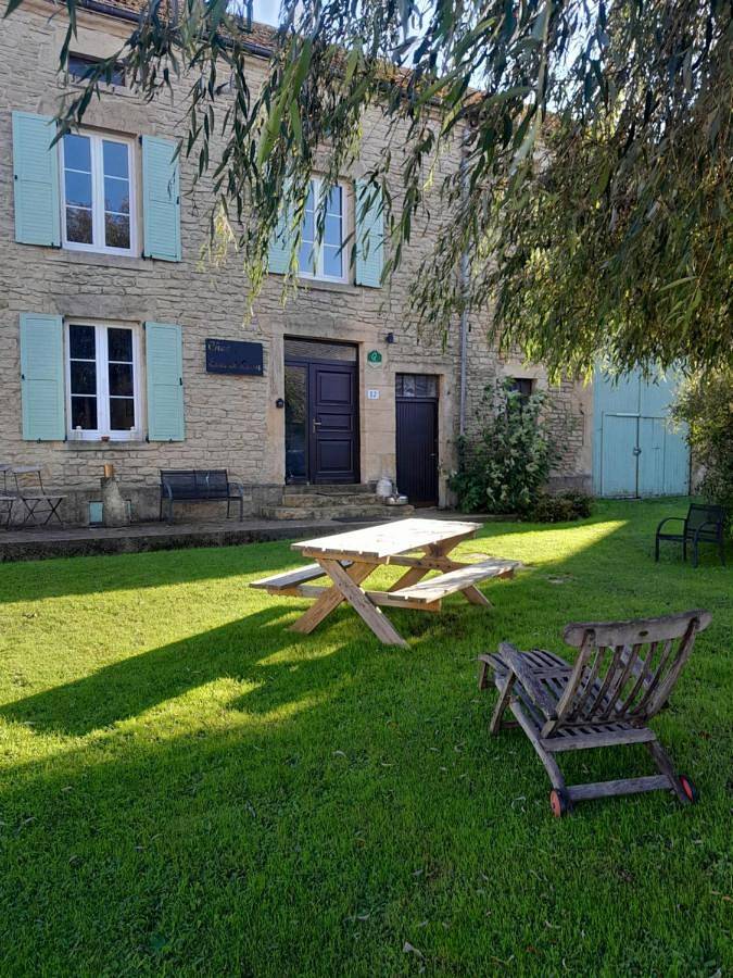 Location de vacances pour 7 personnes, avec Terrasse ainsi que Jardin et Vue dans Sainte-Cécile (Florenville)