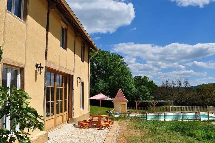 Location de vacances pour 7 personnes, avec jardin et piscine à Saint-Pompont