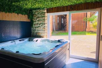 Location de vacances pour 15 personnes, avec jacuzzi à Fréjairolles