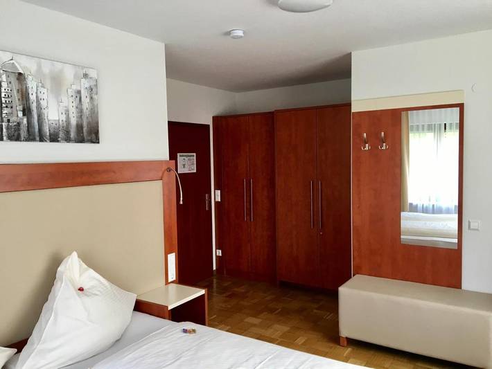 Hotel für 2 Personen, mit Balkon und Terrasse sowie Garten in Sindelfingen - 4