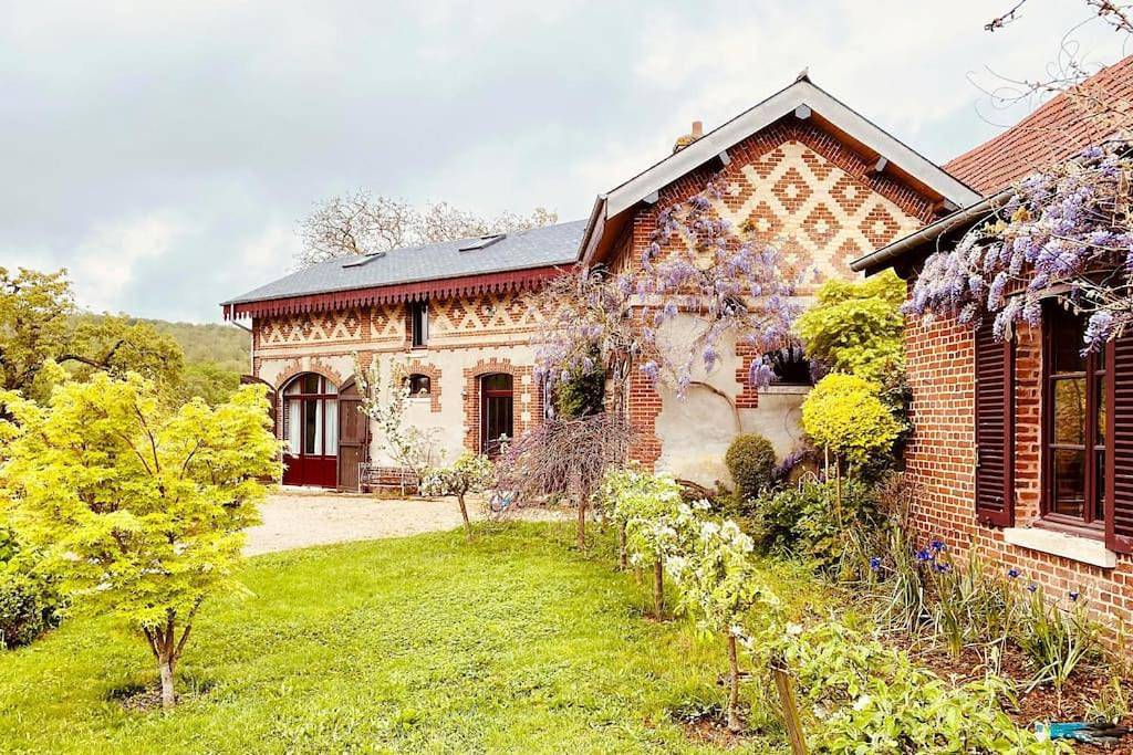 Les Gîtes de Little Castle campagne à 1 h de Paris in Trie-Château, Oise