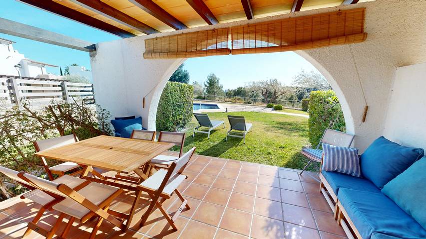 Maison de vacances pour 6 personnes, avec Balcon et Jacuzzi ainsi que Terrasse et Jardin sur la Costa Dorada