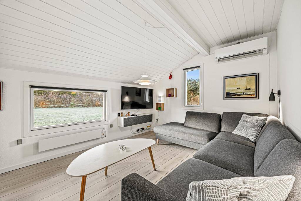 Helles und stilvolles Ferienhaus mit Kamin in ungestörter Lage in Houstrup, Varde