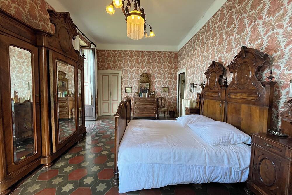 Stunning Lake Maggiore Villa, pool and panoramic views, timeless Italian charm in Oggebbio, Oggebbio Gemeinde