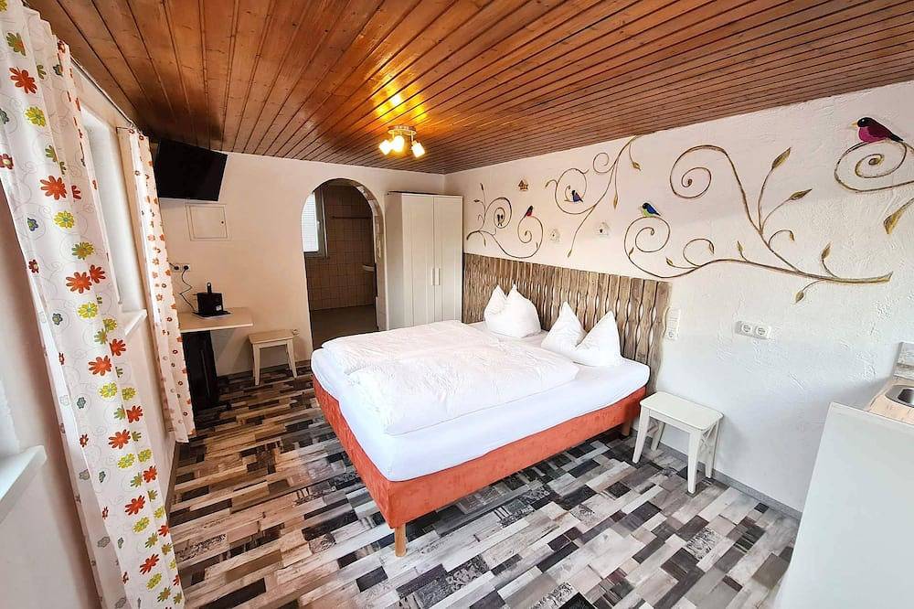 Ganze Wohnung, Apartment Vogelhaus, 1 Wohn-/Schlafzimmer, große Terrasse, max. 2 Personen in Bad Mergentheim, Taubertal