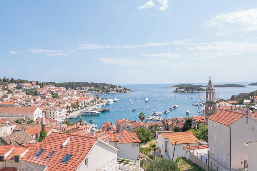 Entire apartment, Brand new apt W Balcony & Perfect Seaview @ Center in Hvar City, Hvar