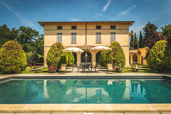 Villa per 16 persone, con Terrazza e Giardino nonché Piscina in Umbria