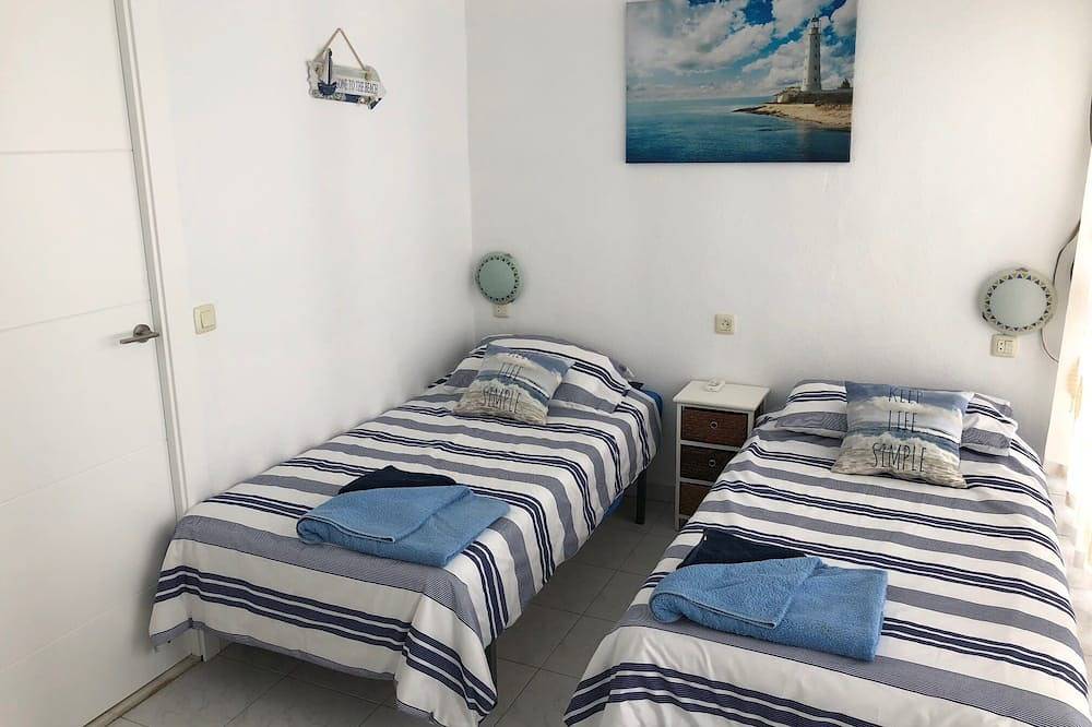 Apartamento entero, Lujoso apartamento de 3 dormitorios, en primera línea de mar, capacidad para 6 personas in Torrox Costa, Torrox