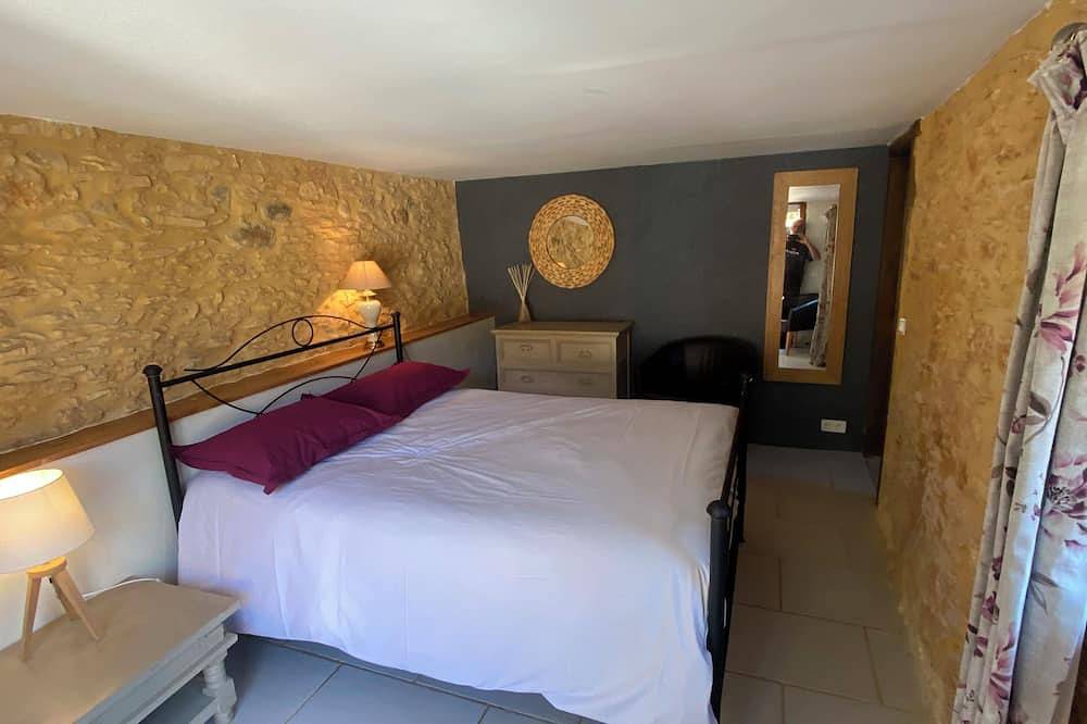 Les Ferouailles, Gite Périgord Noir, piscine privée in Saint-Front-sur-Lémance, Région de Villeneuve-sur-Lot