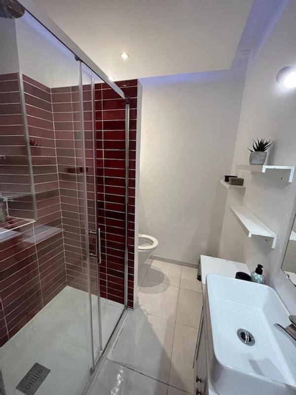 Appartement de vacances entier, Double Room with Private Bathroom in Montbéliard, Doubs