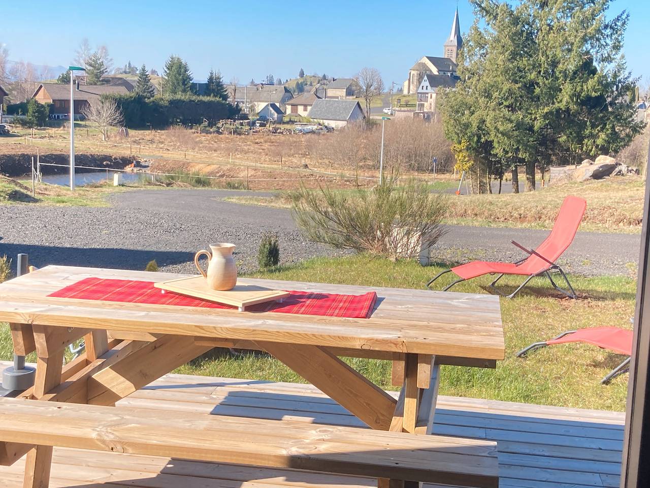 Chalet 'Artense Lodge' con vistas a la montaña, Wi-Fi y aire acondicionado in Saint-Genès-Champespe, Parque Natural Regional Volcans d'Auvergne