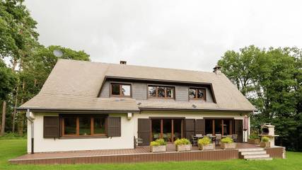 Villa pour 9 personnes, avec piscine et jardin ainsi que terrasse et sauna au Province de Luxembourg