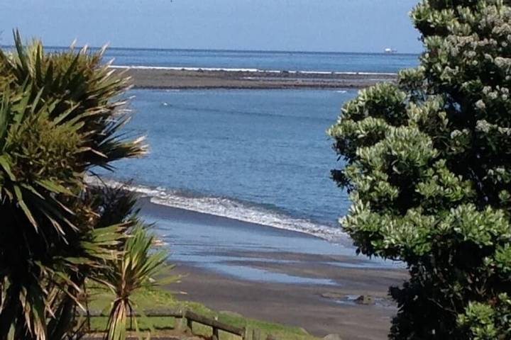 Holiday home for 4 people, with balcony and garden in New Plymouth