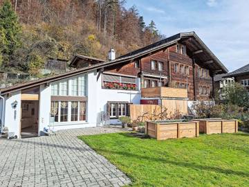 Ferienwohnung für 2 Personen, mit Terrasse und Seeblick sowie Garten im Berner Oberland