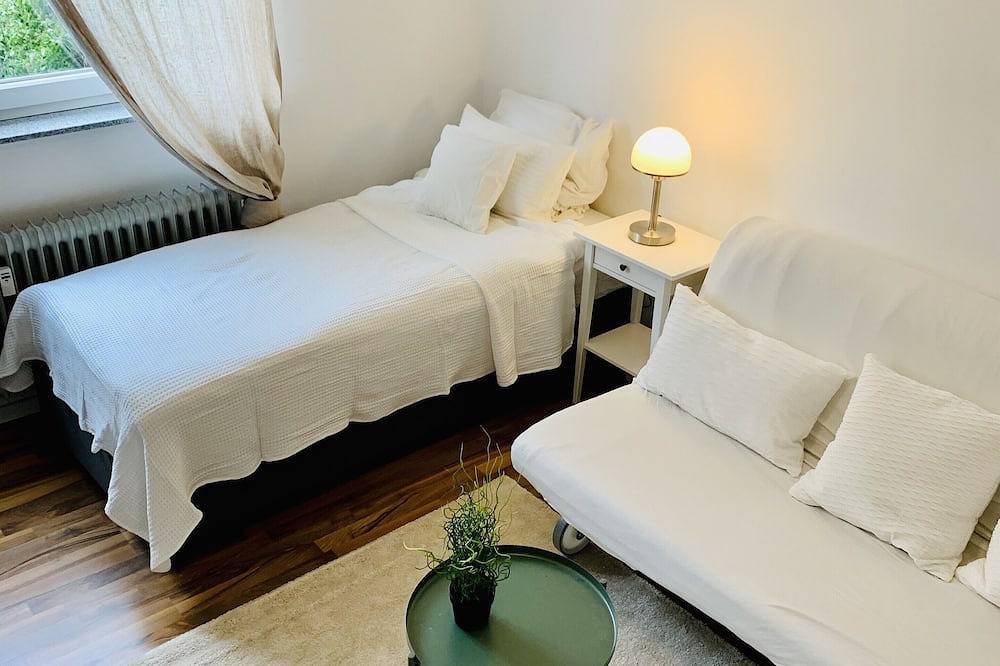 Ganze Wohnung, Top renoviertes Apartment unterhalb der Uniklinik Homburg / mit Küche und Bad in Homburg, Saarpfalz-Kreis