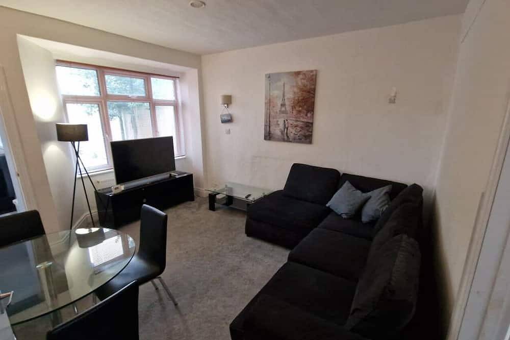 Excellent Location - 5 Bedroom House in Kettering, Northamptonshire