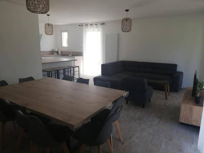 Location de vacances pour 10 personnes, avec terrasse et jardin à Pradines - 3