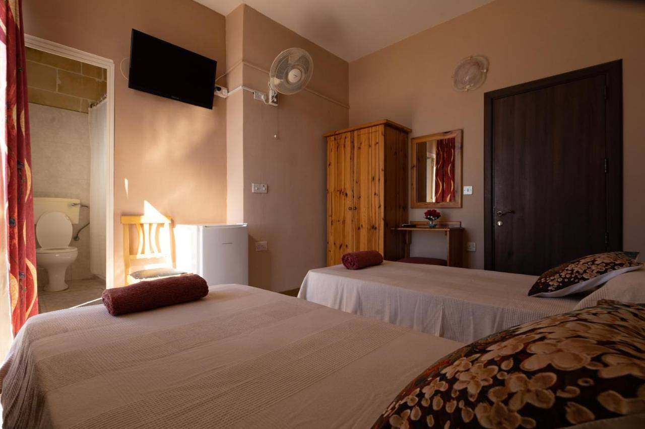 Sunset Seaview Accommodation in Marsalforn, Zebbug