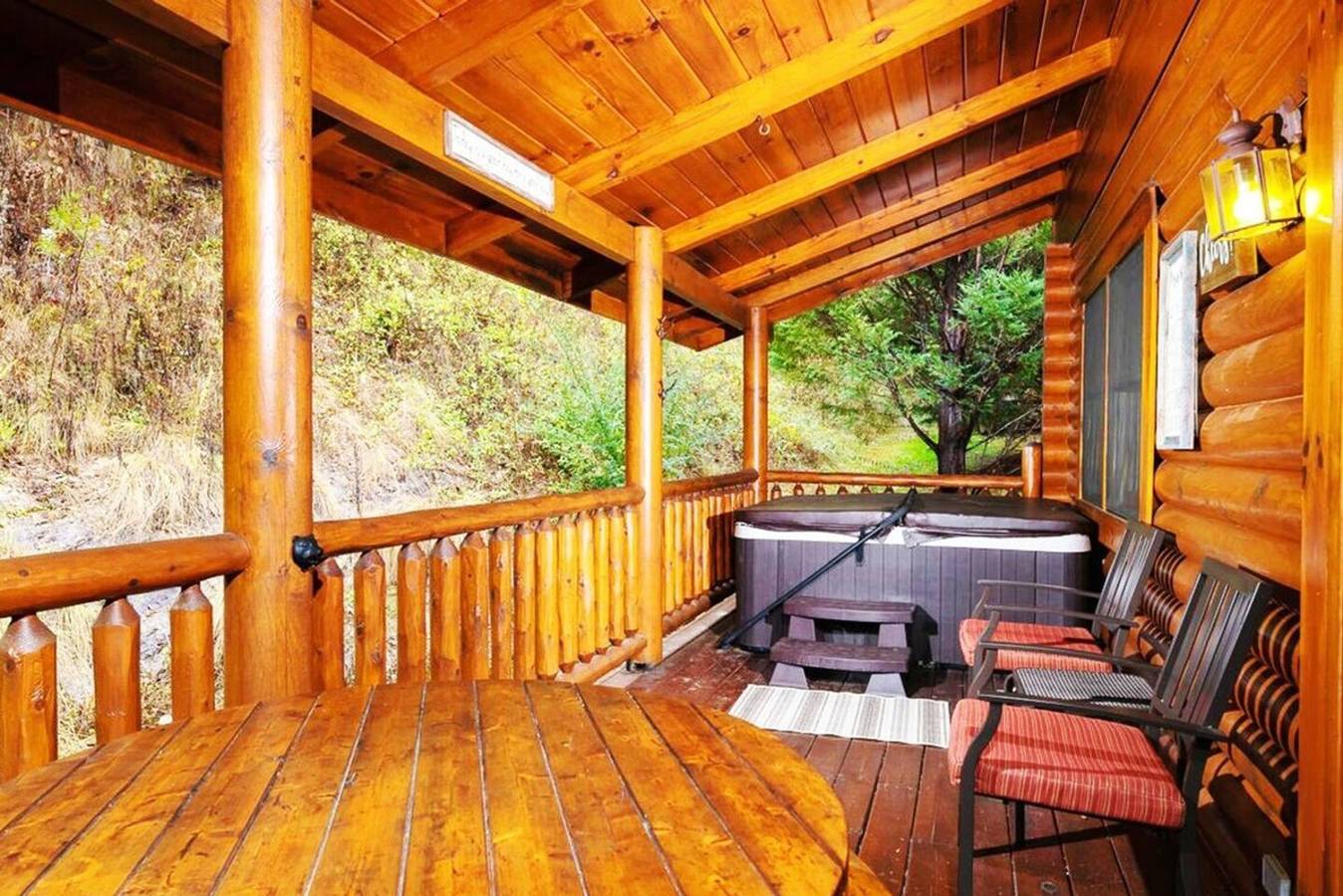 Entire apartment, Cozy Upscale Cabin w/Fireplace, Hot Tub  in Cove Creek Cascades, Sevier County