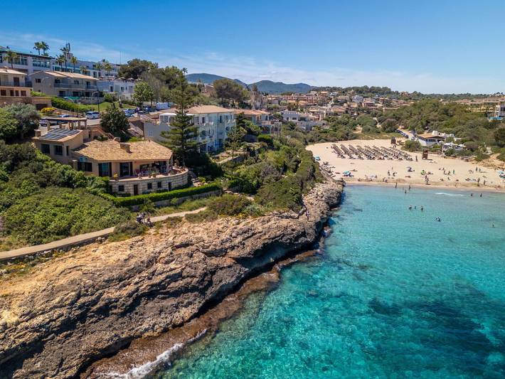 Finca für 4 Personen, mit Terrasse und Garten in Cala Mendia