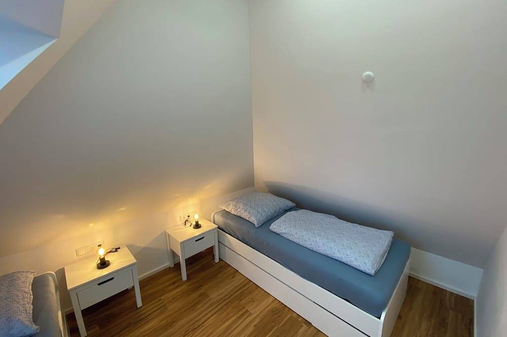 Ganze Wohnung, Ferienwohnung Scheuring 2.Og Süd in Nordheim am Main, Fränkisches Weinland