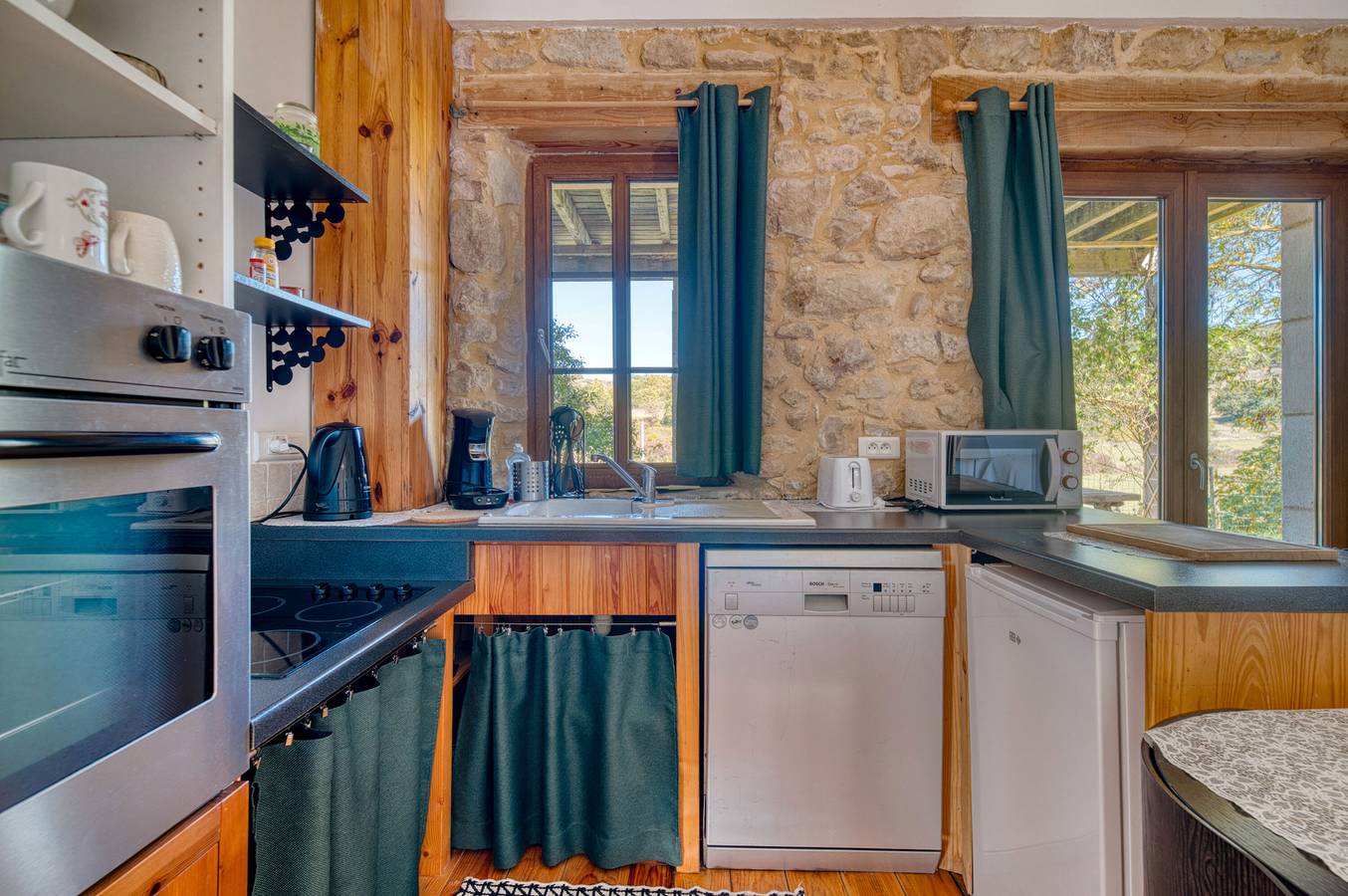 Casa de Vacaciones 'Jasmin' con Vista a la Montaña, Piscina Compartida y Wi-Fi in Plavilla, Región de Carcassonne